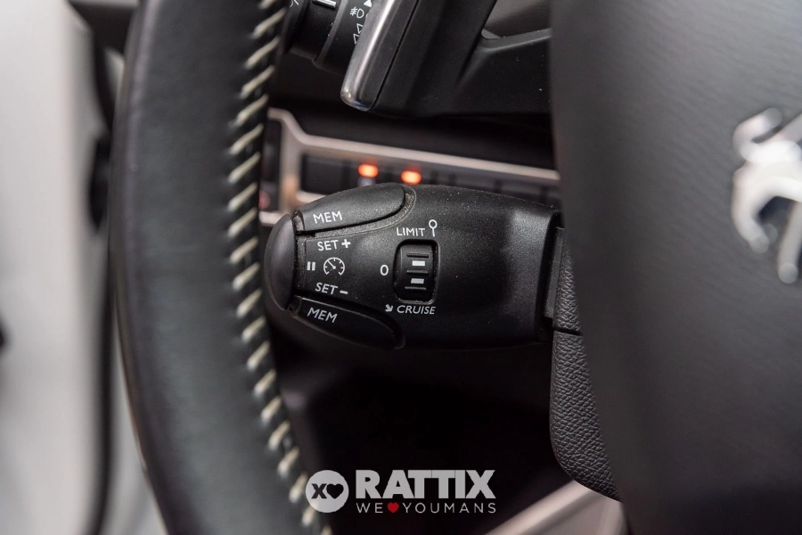 Peugeot 308 SW 1.2 PureTech 130CV Allure EAT8 Bianco  Usato foto 13