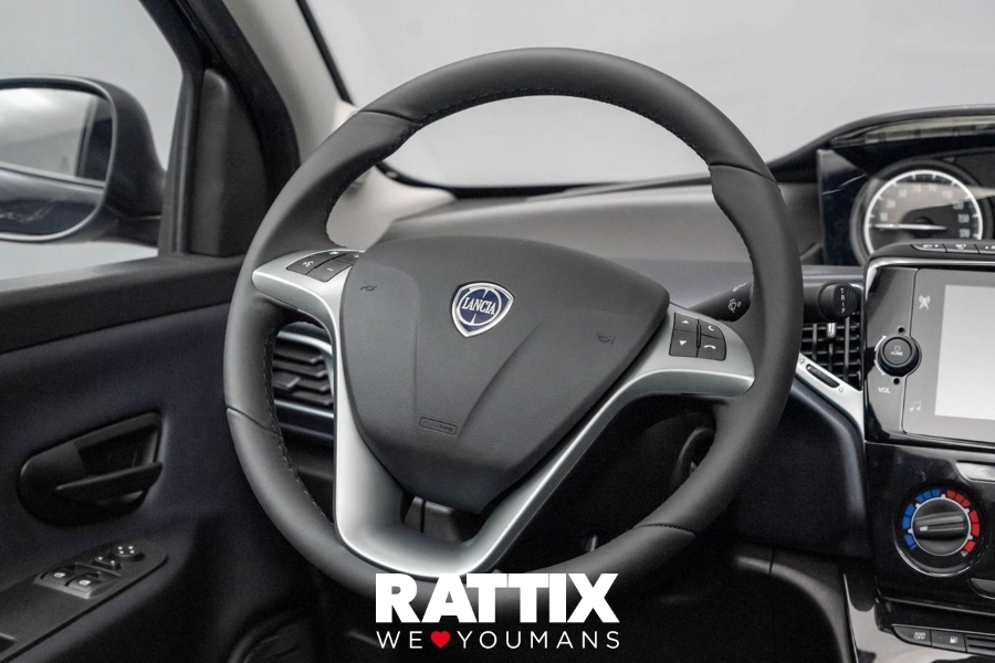 Lancia Ypsilon 1.0 firefly hybrid 70CV PLATINO Nero Vulcano  Nuovo foto 9