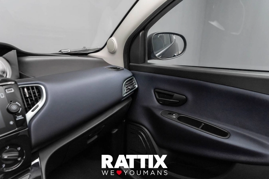 Lancia Ypsilon 1.0 firefly hybrid 70CV PLATINO Nero Vulcano  Nuovo foto 21