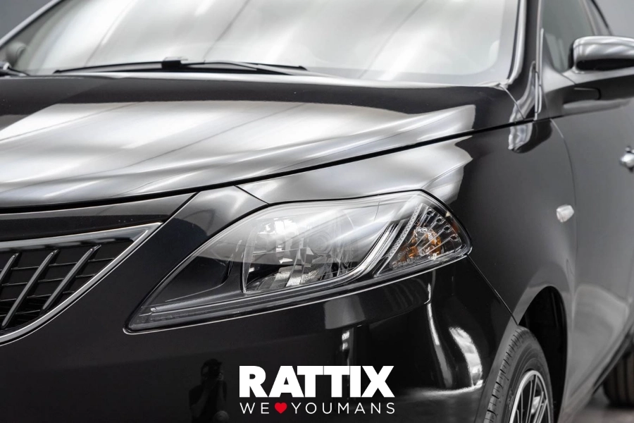 Lancia Ypsilon 1.0 firefly hybrid 70CV PLATINO Nero Vulcano  Nuovo foto 3